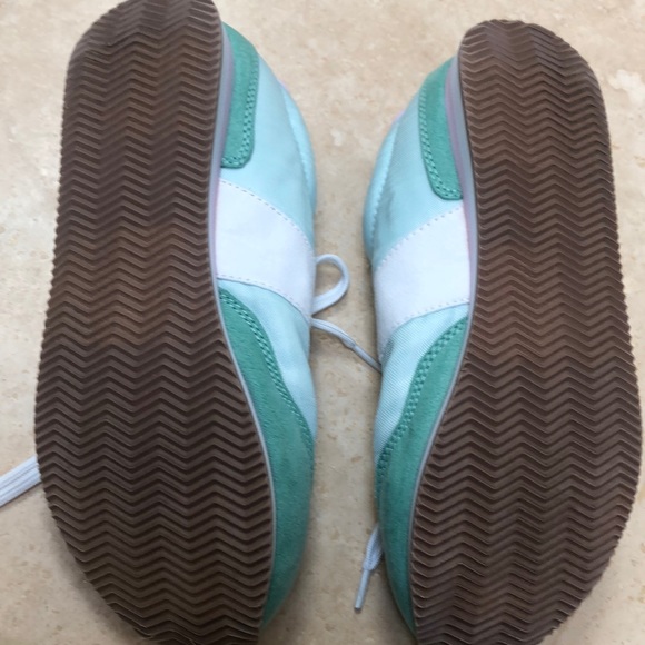 Girls Old Navy Athletic Shoes . Size 4 - Picture 5 of 5